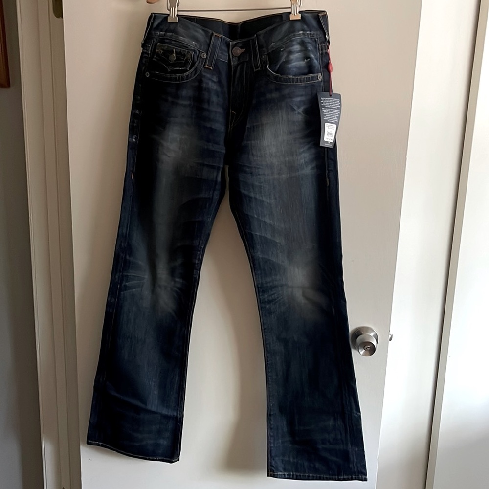NWT men’s True Religion relaxed bootcut Jeans. 32R.